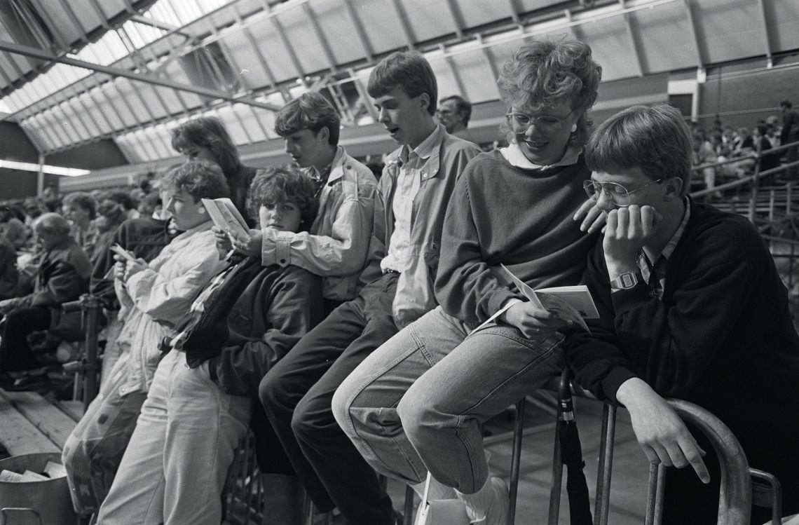 Jongeren zingen Psalmen tijdens de EO-jongerendag 1985, Utrecht (foto: Rob C. Croes)