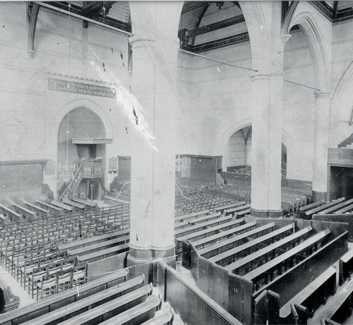Interieur Kloosterkerk, Den Haag, rond 1900.