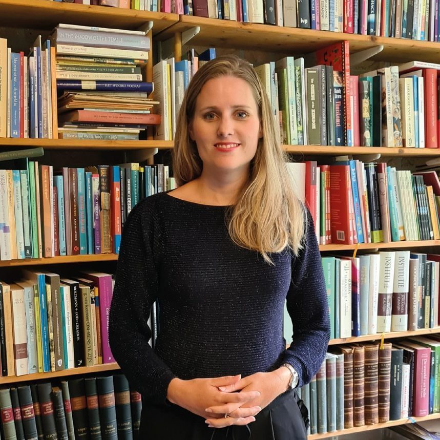 Portret Almatine Leene in de pastorie van de GKv te Hattem (foto: Nelleke Boonstra)