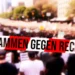 Rood-wit lint in demonstratie met de Duitse tekst 'Zusammen gegen Rechts'